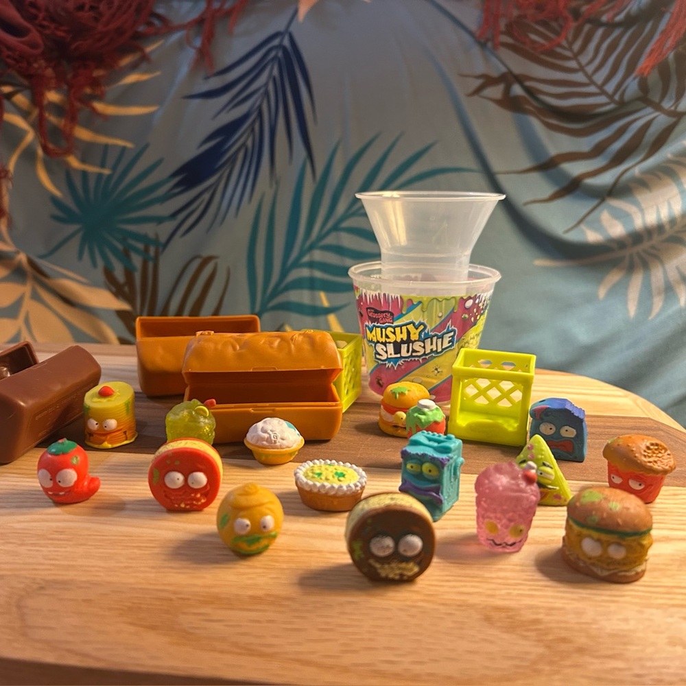 3/$30✨🤢HUGE Grossery Gang Lot! 16 Rotten Figs + Mushy Slushie & Crates 🤢